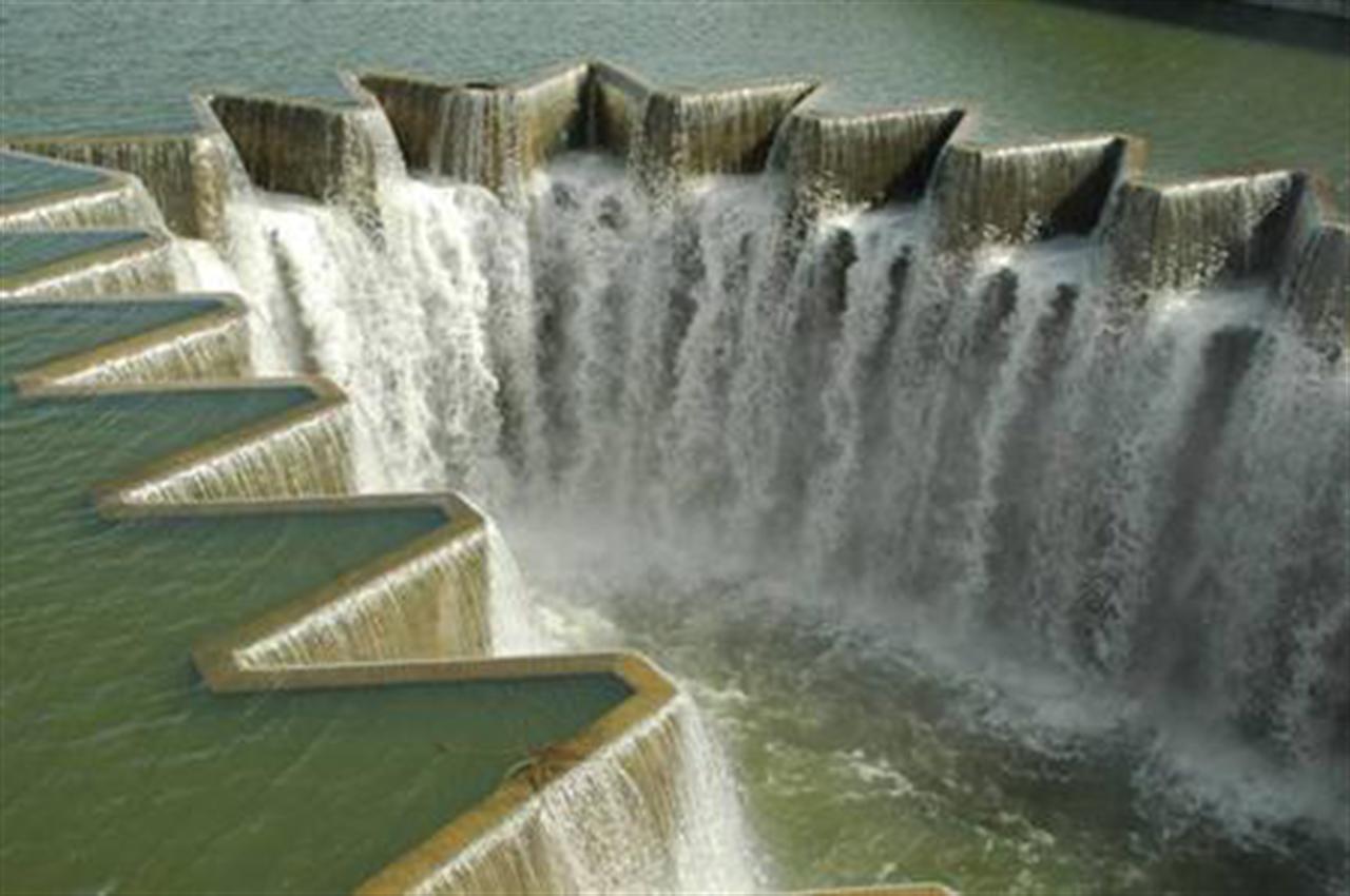 Thủy lợi làm nên lúa vàng