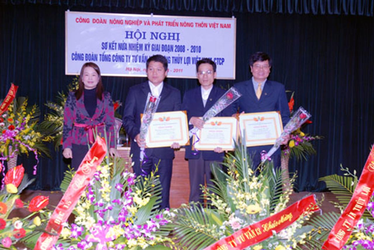 Hội nghị sơ kết nửa nhiệm kỳ giai đoạn 2008-2010 Công đoàn HEC