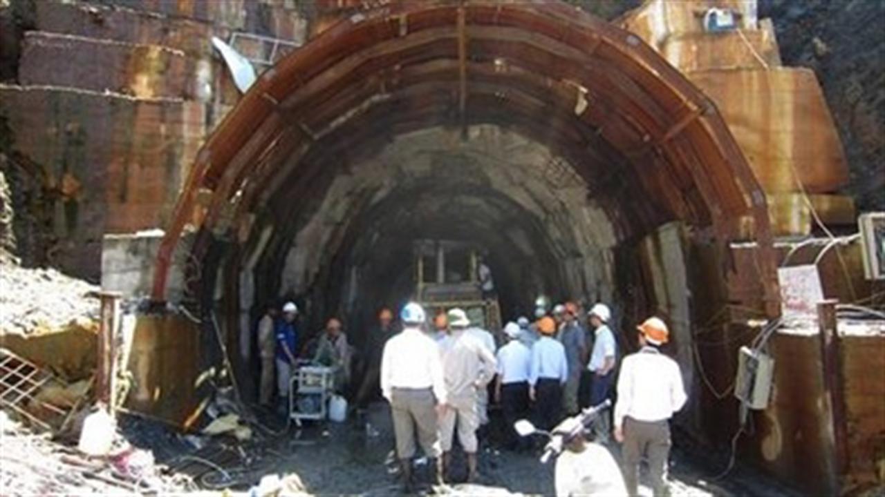 Lưu trữ tiếp nhận hồ sơ Hệ thống thủy lợi Ngàn Trươi- Cẩm Trang