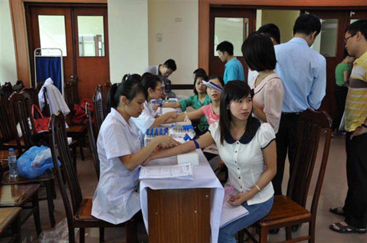 Tổng công ty tổ chức khám sức khỏe định kỳ cho người lao động năm 2012