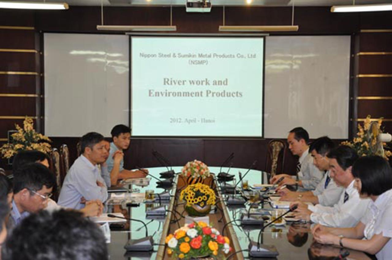 Chuyên gia Nippon Koei báo cáo về công nghệ kết cấu thép.