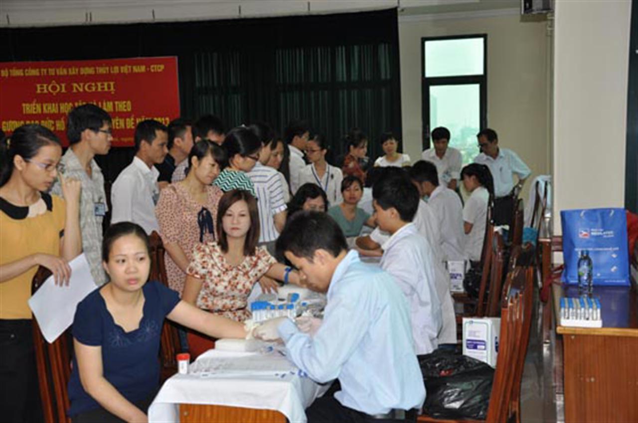 Tổng công ty tổ chức khám sức khỏe định kỳ cho người lao động năm 2013