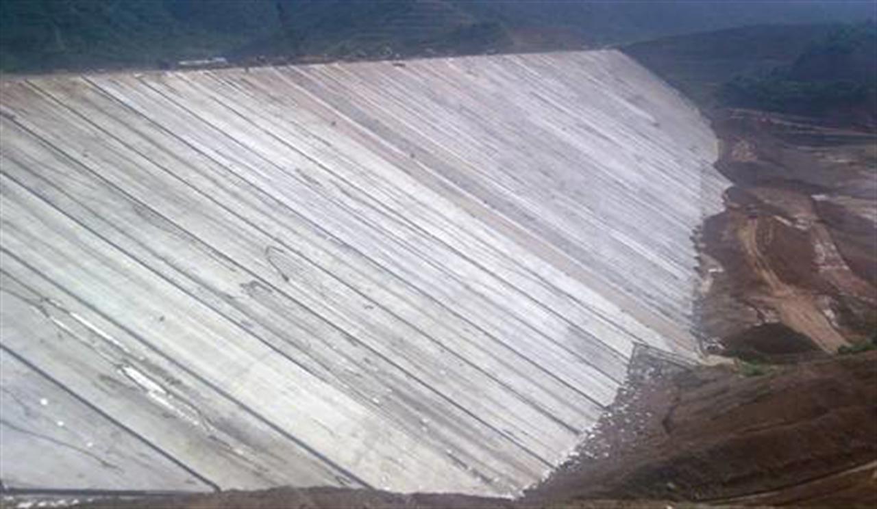 Một số giải pháp nâng cao chất lượng bê tông mái kênh và mái công trình có độ dốc lớn