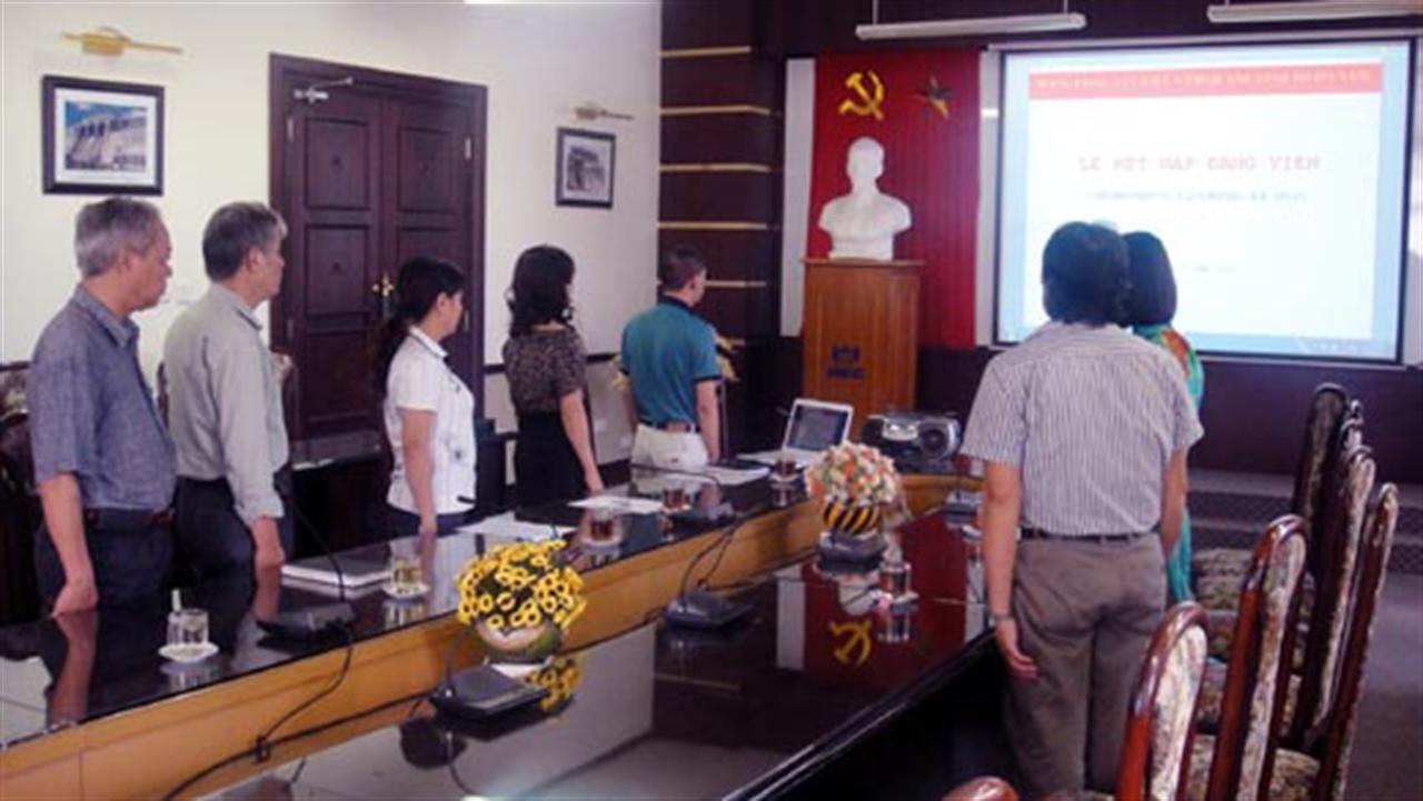 Lễ kết nạp đảng viên mới Phòng TCKT