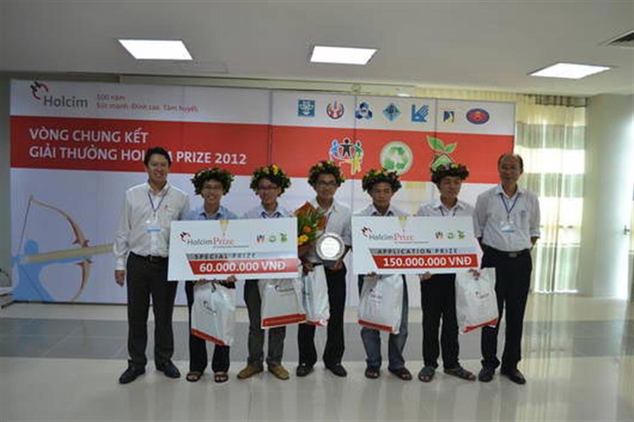 Giải đặc biệt giải thưởng Holcim Prize 2012 với đề tài “Hệ thống tưới tiêu hoa màu sử dụng ánh sáng mặt trời ở nông thôn tỉnh Ninh Thuận”