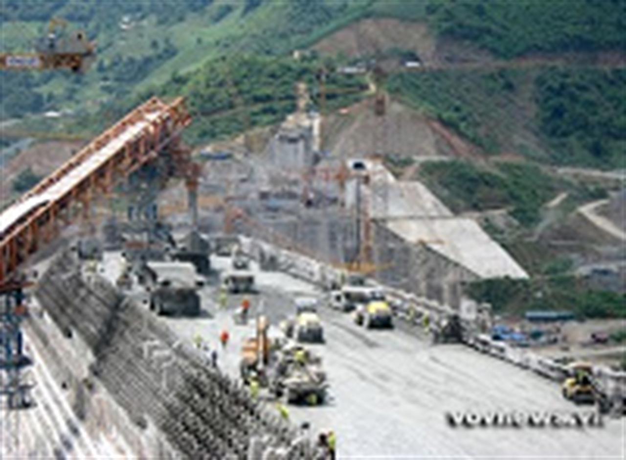 Giới thiệu công nghệ thi công bê tông đầm lăn tại Sơn La