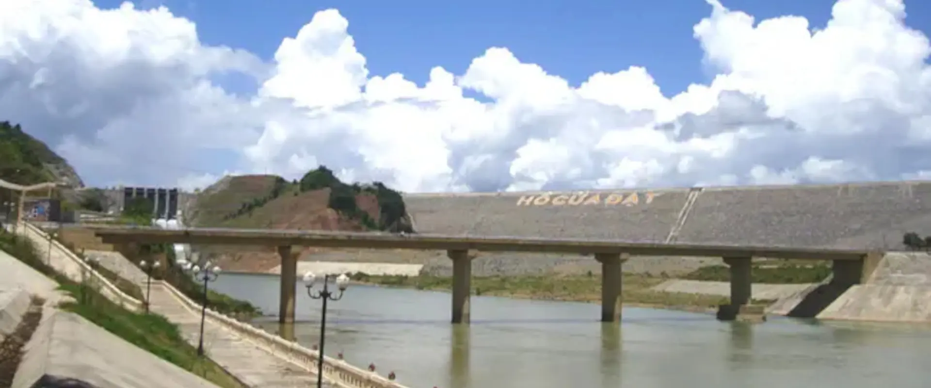 Hồ chứa nước Cửa Đạt